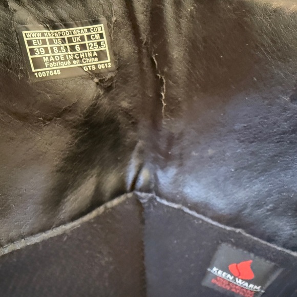 KEEN LAKEN HIGH BOOTS, W8.5 in Black - Picture 8 of 10